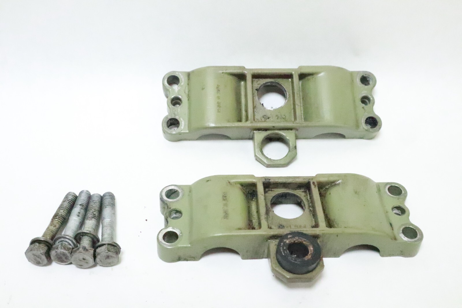 Suzuki 54137-94400 Upper Mount Case 54137-94401 1986-1998 35-40HP DT35 DT40 Used - Image 11