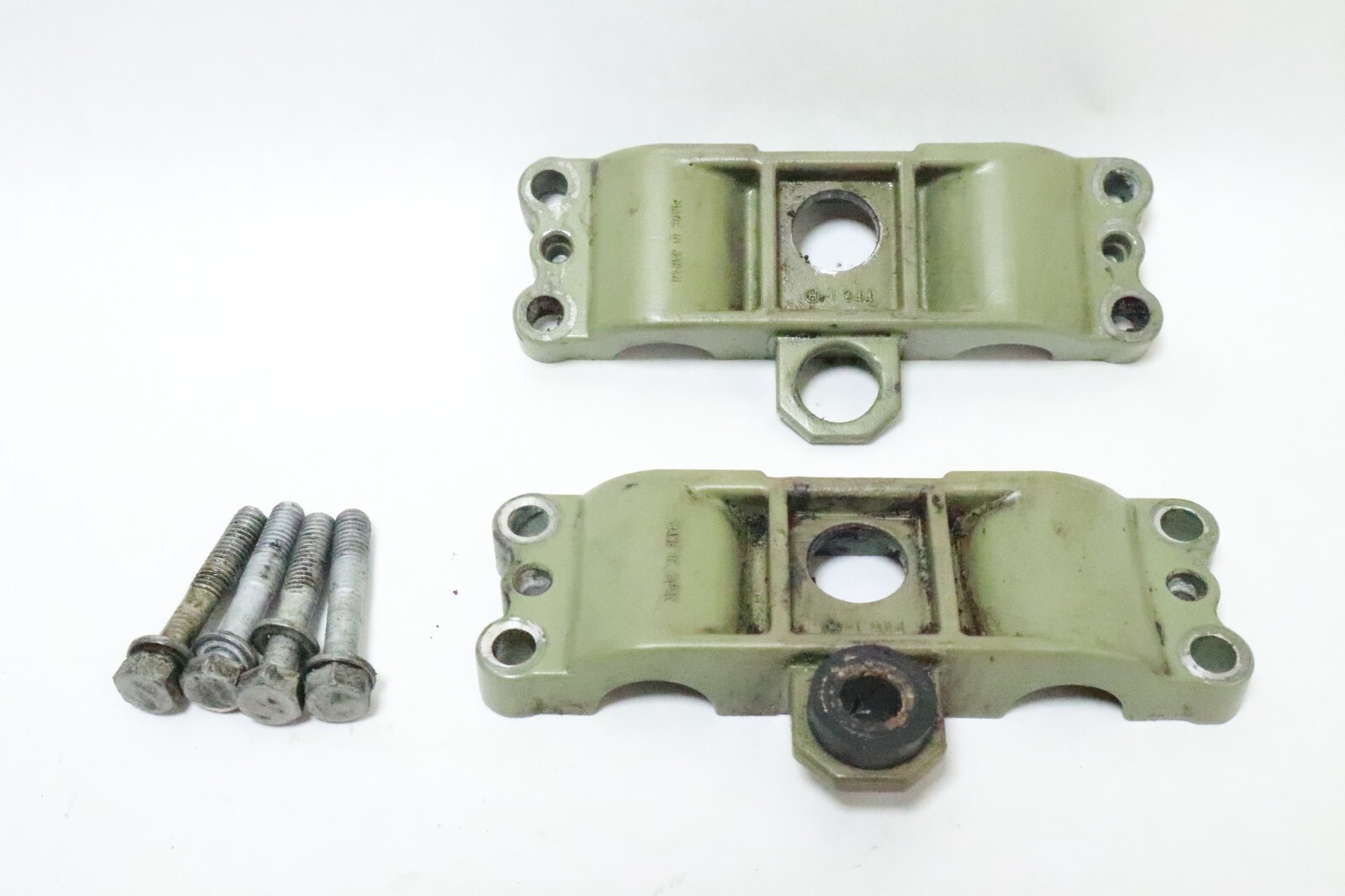 Suzuki 54137-94400 Upper Mount Case 54137-94401 1986-1998 35-40HP DT35 DT40 Used - Image 13
