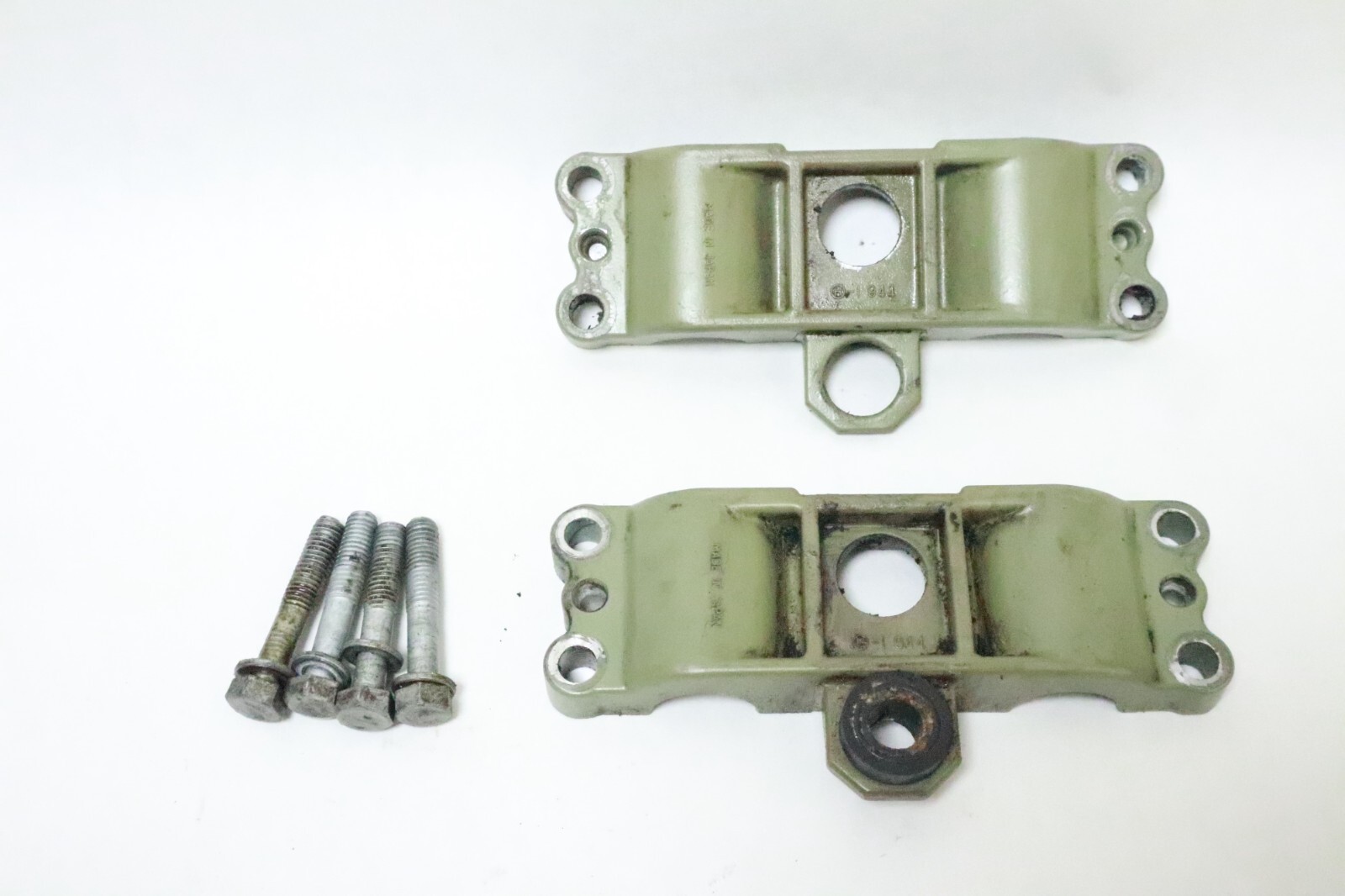 Suzuki 54137-94400 Upper Mount Case 54137-94401 1986-1998 35-40HP DT35 DT40 Used - Image 14