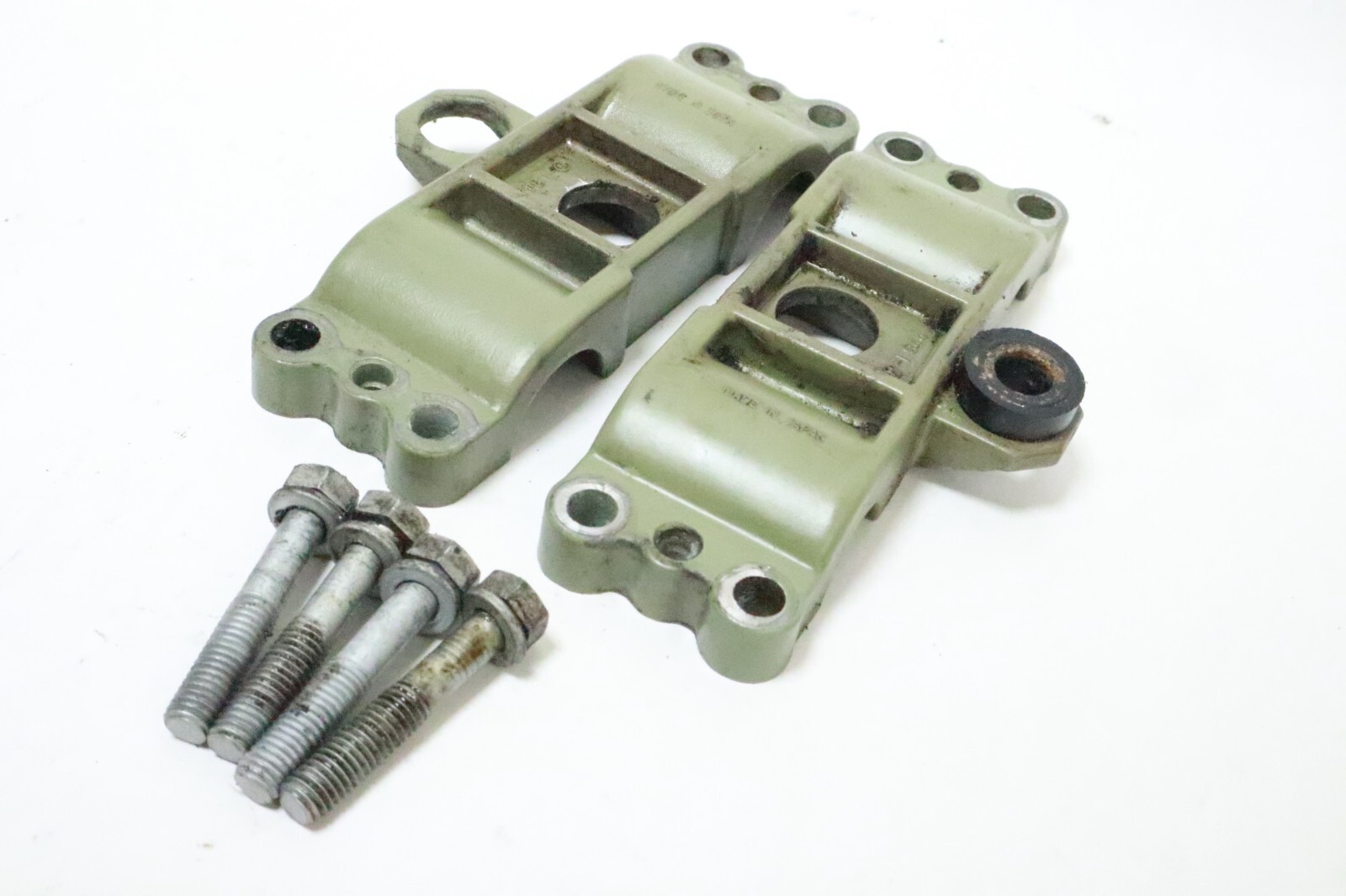 Suzuki 54137-94400 Upper Mount Case 54137-94401 1986-1998 35-40HP DT35 DT40 Used - Image 16