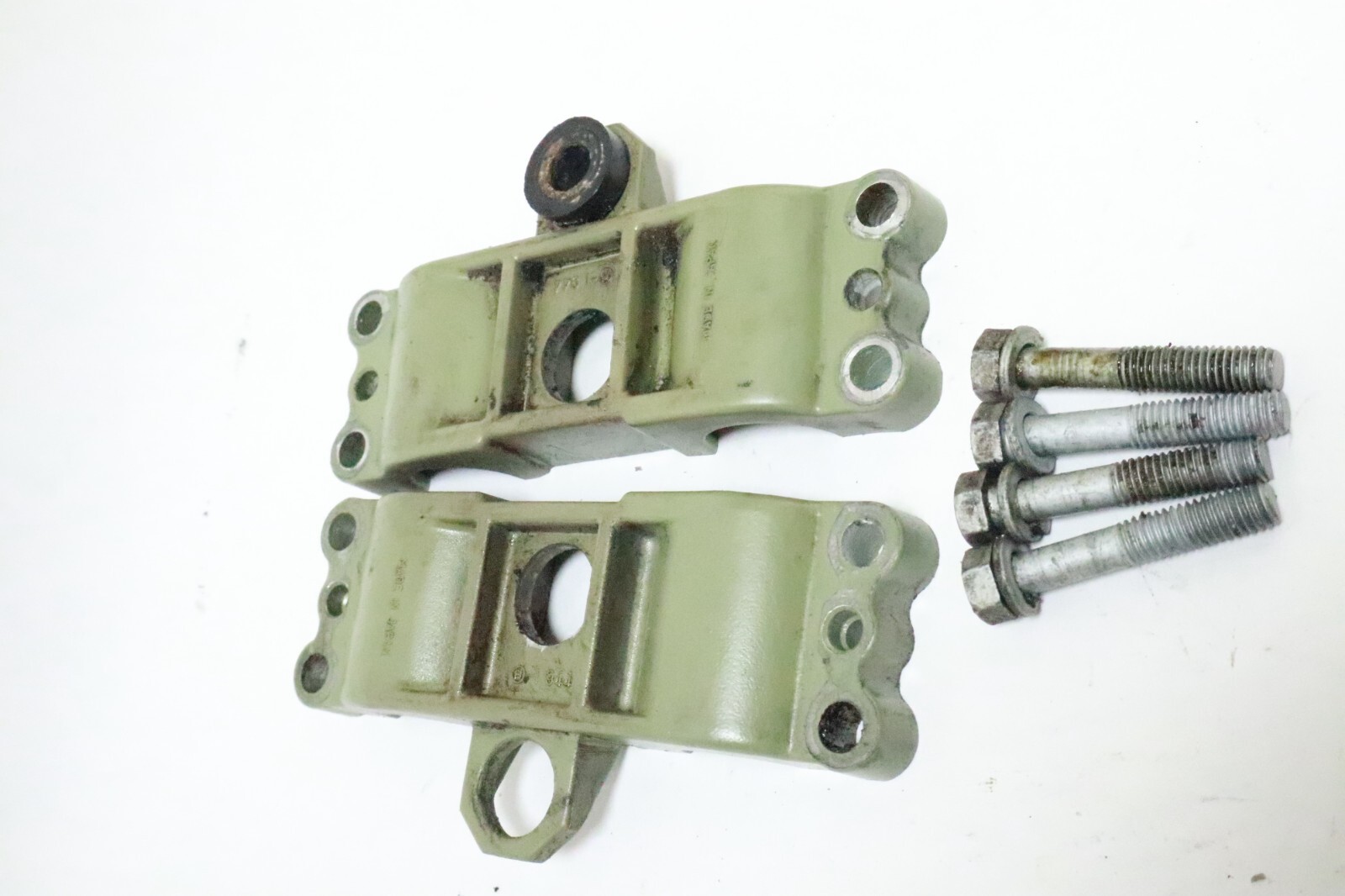 Suzuki 54137-94400 Upper Mount Case 54137-94401 1986-1998 35-40HP DT35 DT40 Used - Image 17