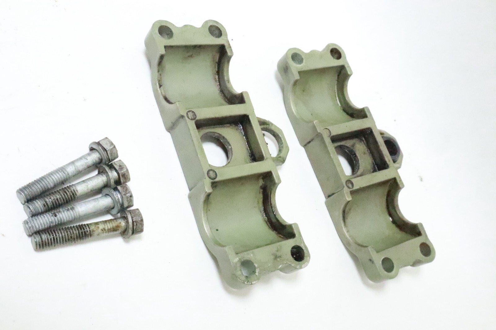 Suzuki 54137-94400 Upper Mount Case 54137-94401 1986-1998 35-40HP DT35 DT40 Used - Image 19