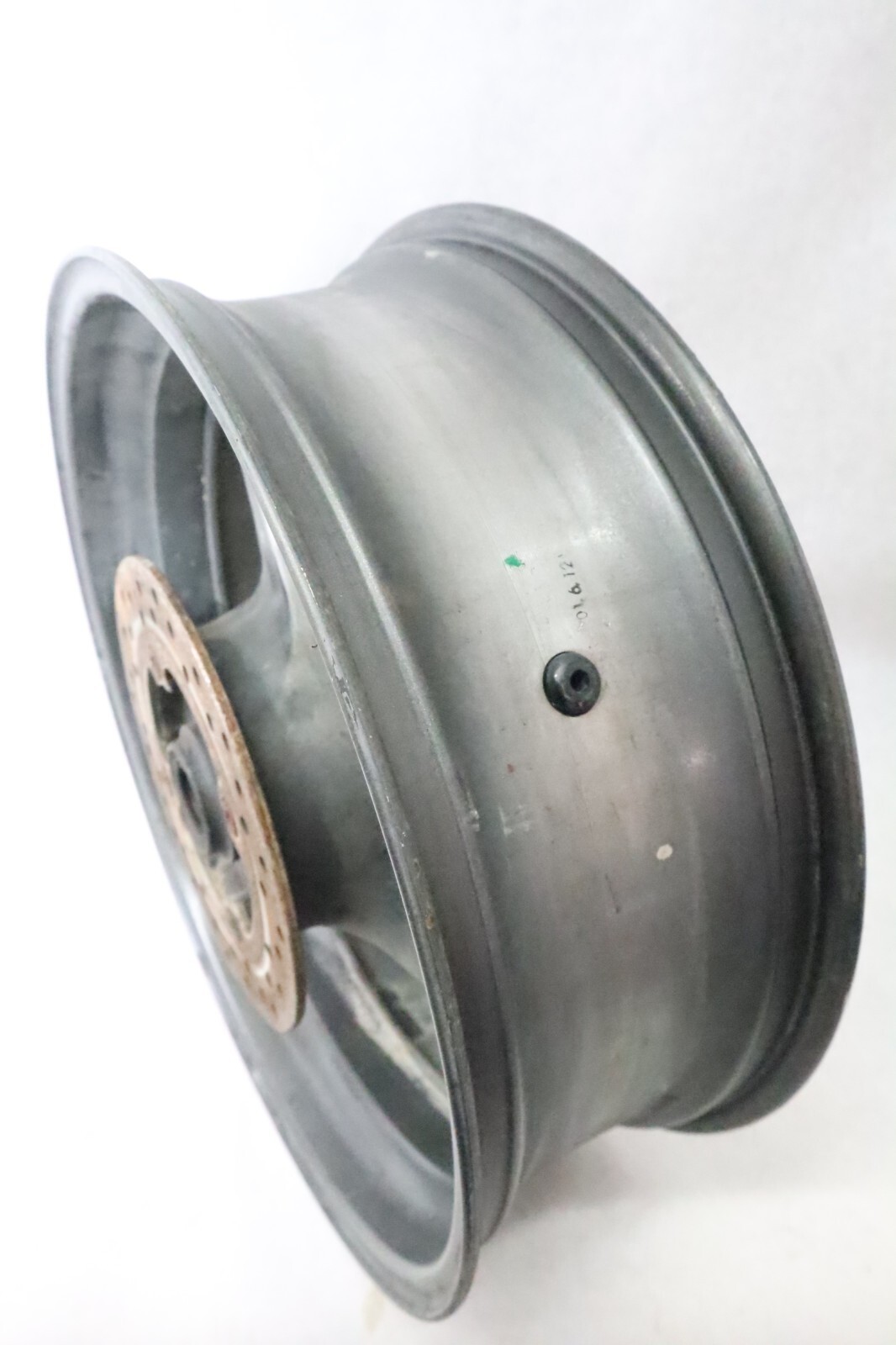 2002 02 Honda SuperHawk Vtr1000f Rear Wheel Back 42650-MBW-D01ZA - Image 2