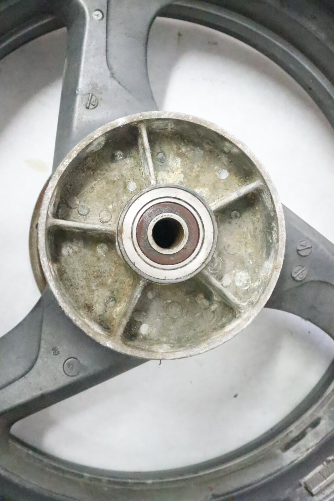 2002 02 Honda SuperHawk Vtr1000f Rear Wheel Back 42650-MBW-D01ZA - Image 11