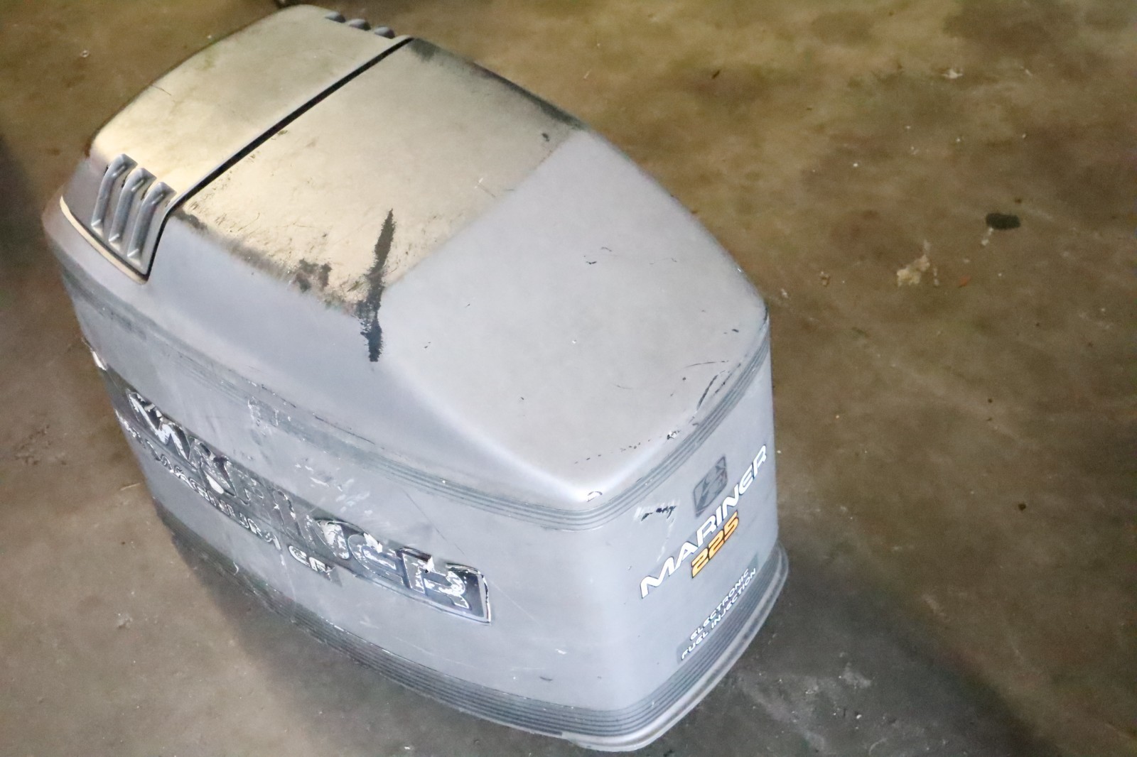 Mercury Mariner 3.0L 225hp outboard top cowling - Image 20