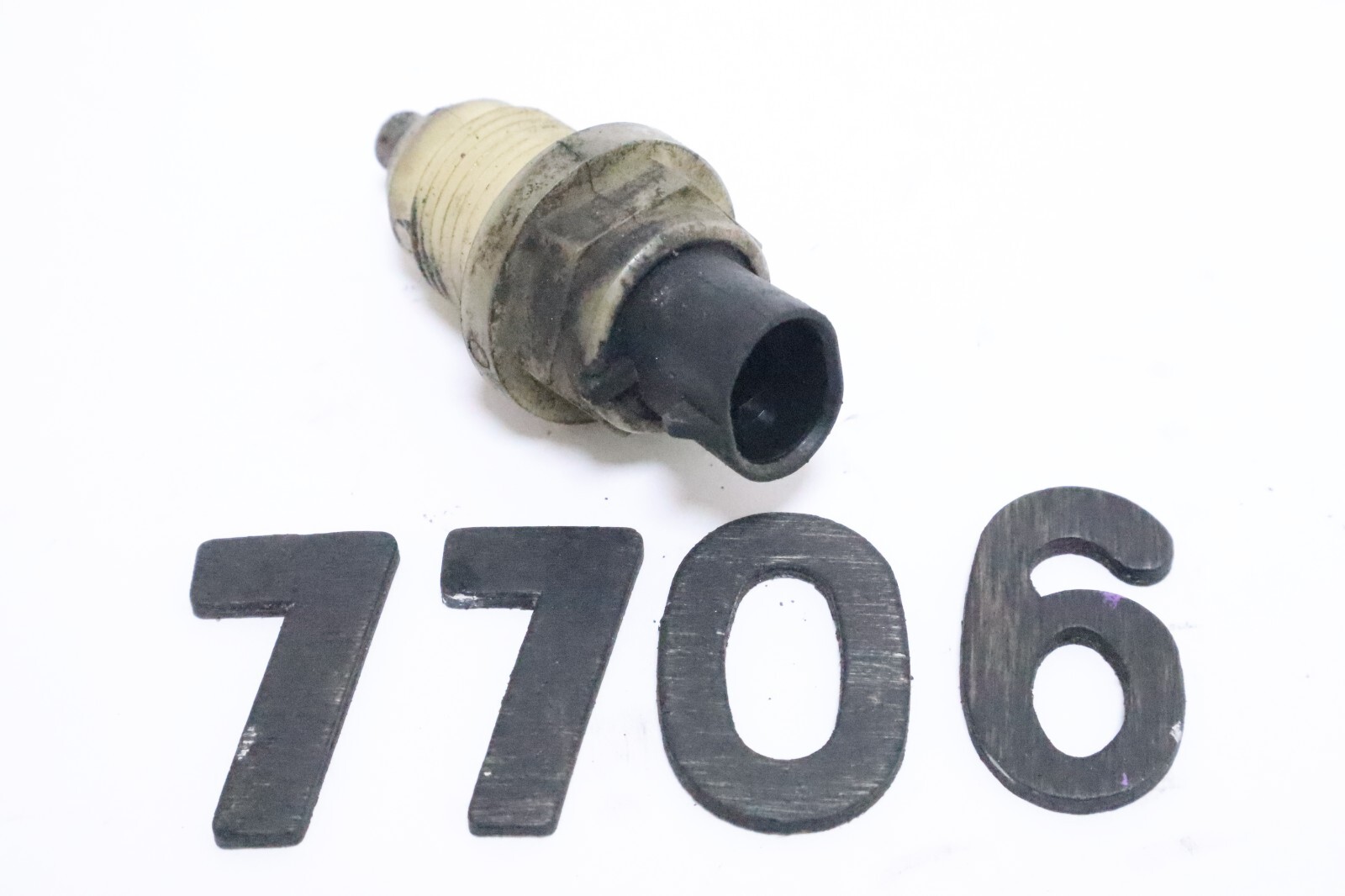 Transmission Input Output Speed Sensor 04800879 A518 A618 46RH 46RE 47RE 48RE US - Image 3