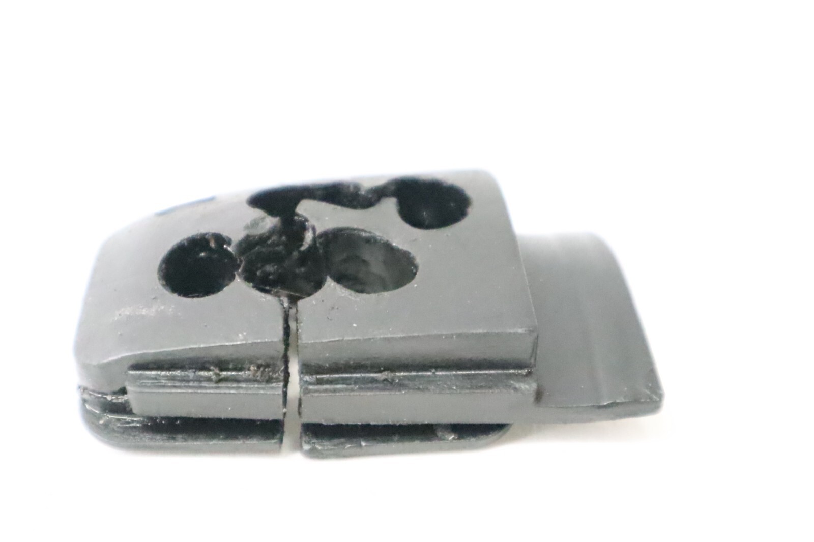 8225562 Mercury Outboard grommet - Image 6