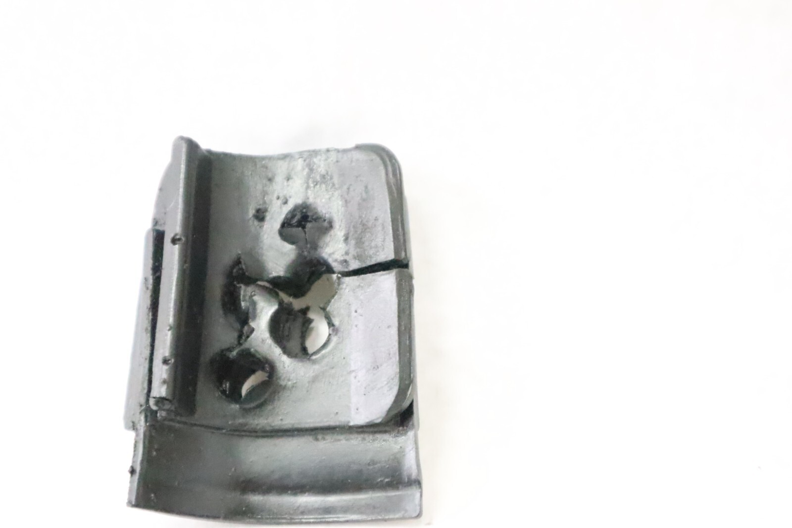 8225562 Mercury Outboard grommet - Image 8