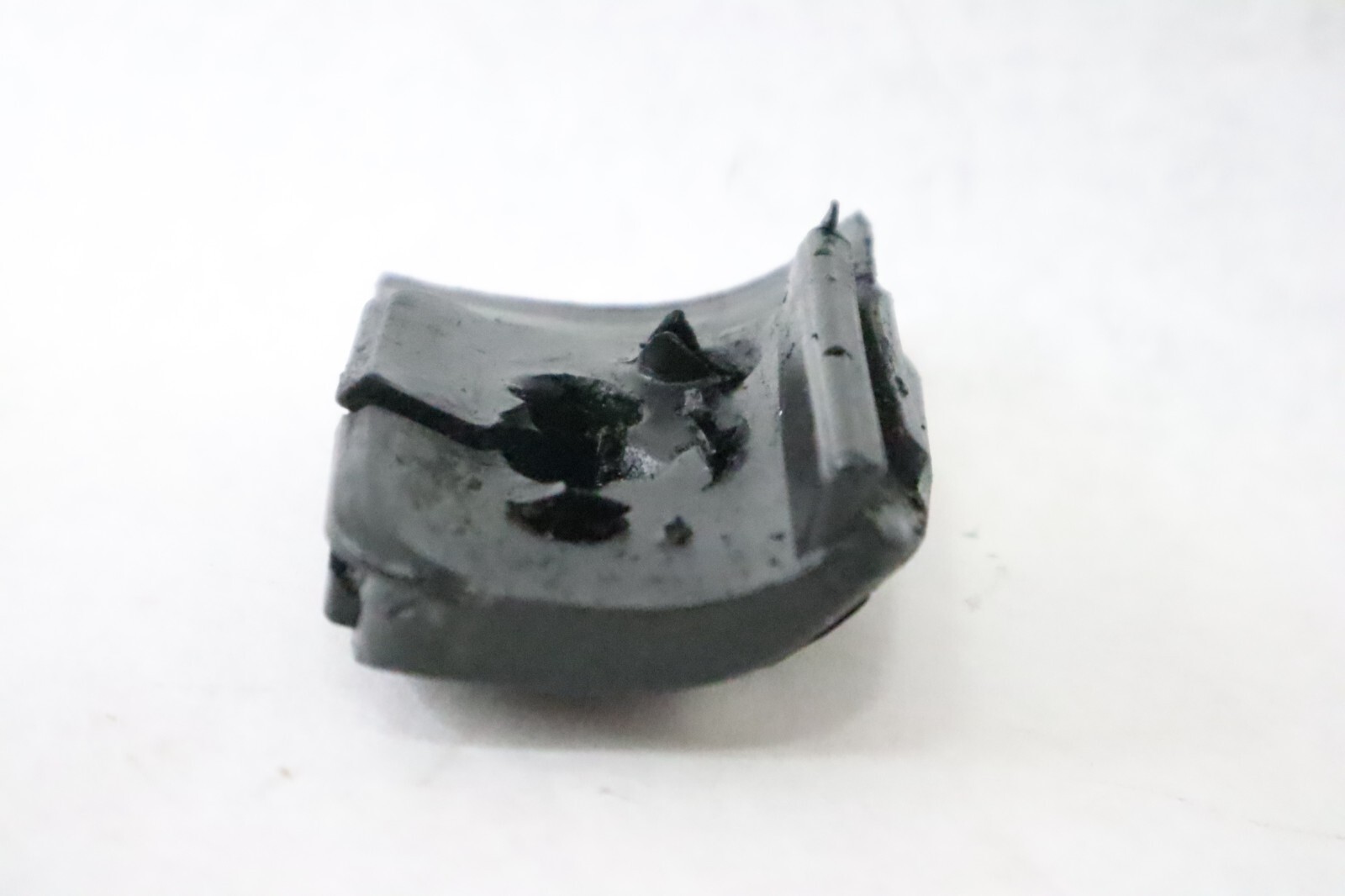 8225562 Mercury Outboard grommet - Image 10