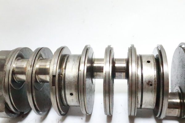 Johnson Evinrude Outboard 150hp Crankshaft 0438930 FRESHWATER!  USED - Image 7