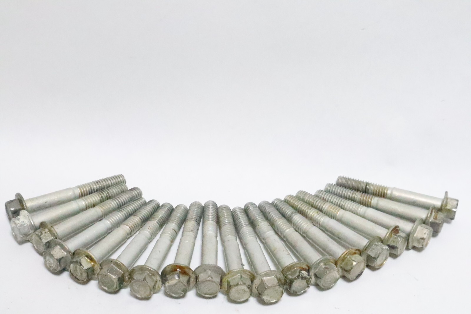EVINRUDE ETEC CYLINDER HEAD BOLTS '' lots of 19 ''0351081 , 351081 , 0361609 - Image 13