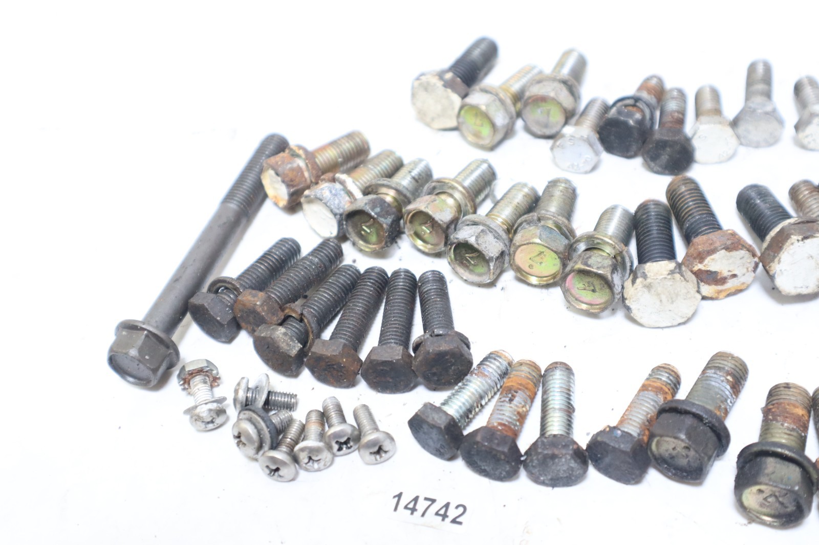 Phasor Marine generator Kubota D1105 mixed bolts hardware - Image 3