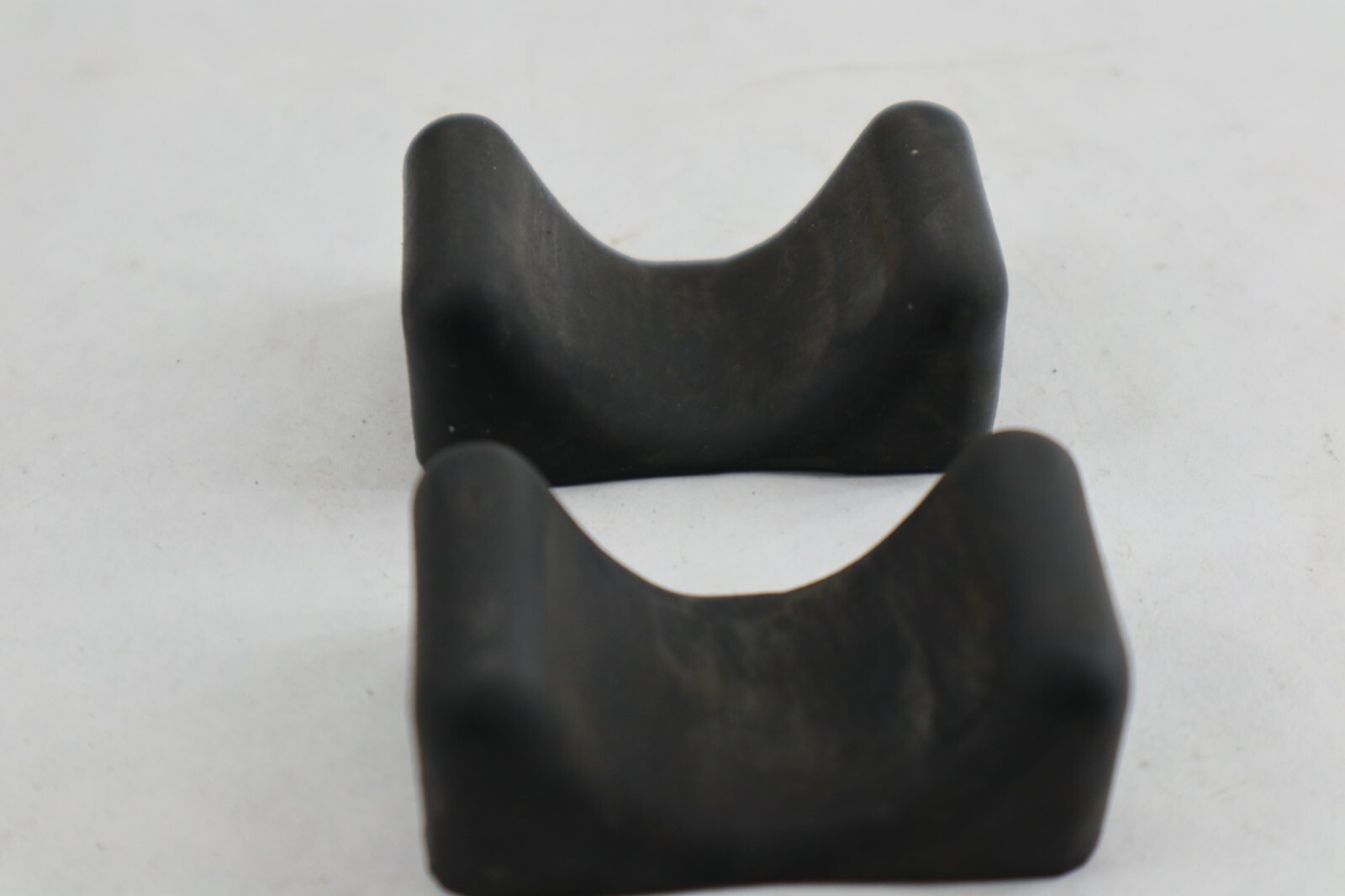 1984-87 HONDA GL1200 GOLDWING RADIATOR TOP RUBBER MOUNTS 19518-MG9-000 - Image 3