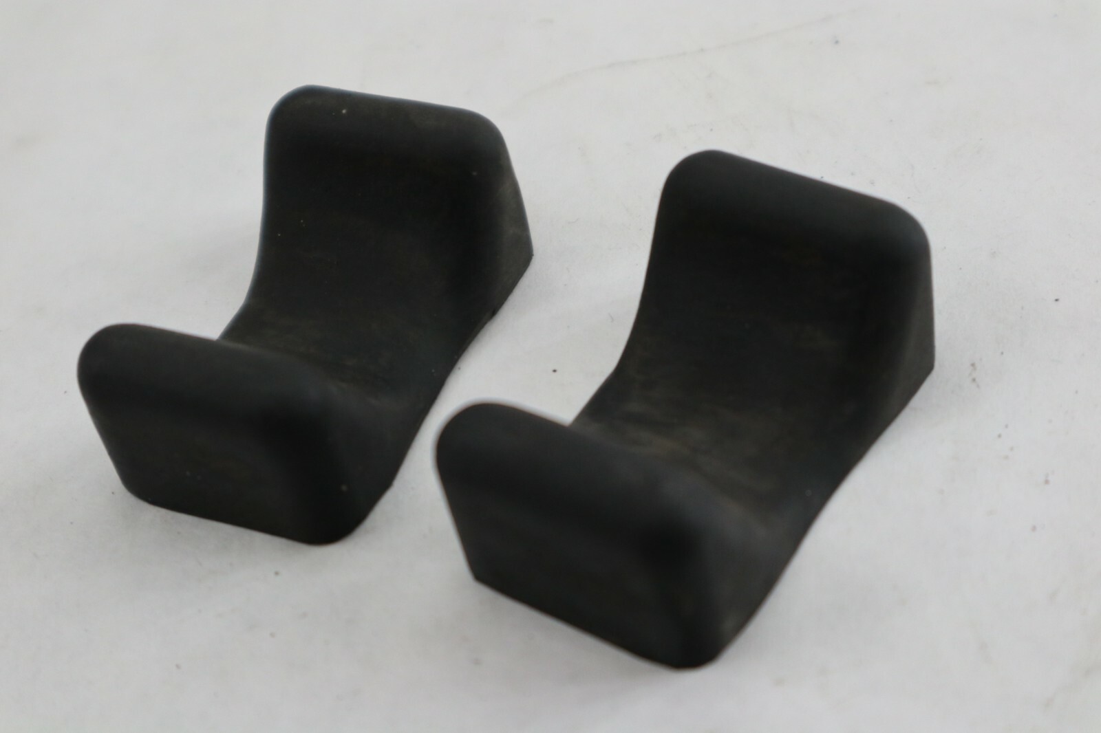 1984-87 HONDA GL1200 GOLDWING RADIATOR TOP RUBBER MOUNTS 19518-MG9-000 - Image 4