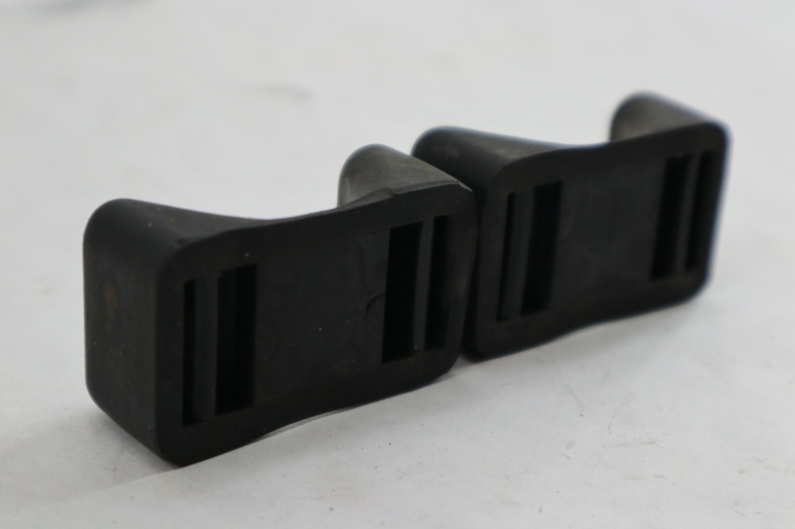 1984-87 HONDA GL1200 GOLDWING RADIATOR TOP RUBBER MOUNTS 19518-MG9-000 - Image 6