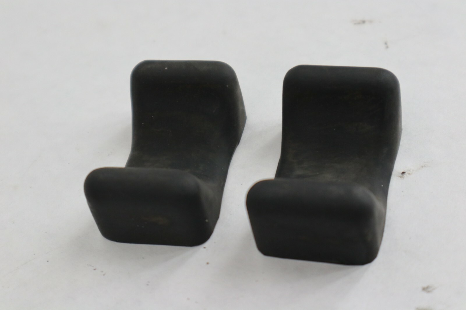 1984-87 HONDA GL1200 GOLDWING RADIATOR TOP RUBBER MOUNTS 19518-MG9-000 - Image 9