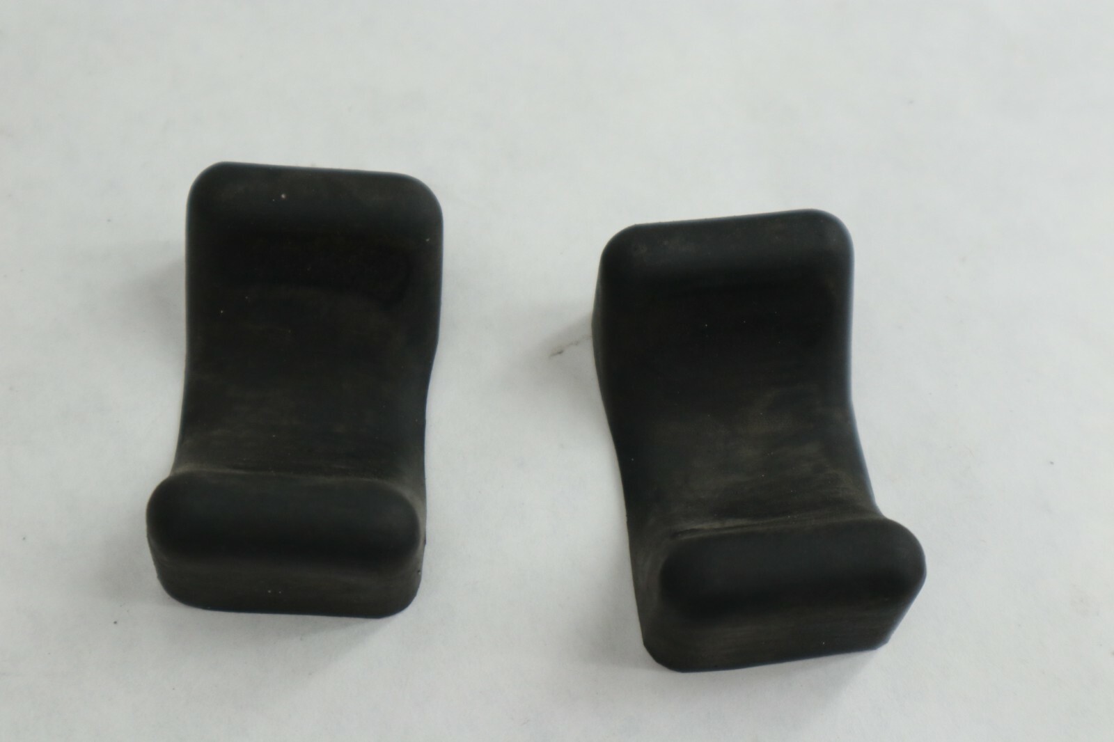 1984-87 HONDA GL1200 GOLDWING RADIATOR TOP RUBBER MOUNTS 19518-MG9-000 - Image 11