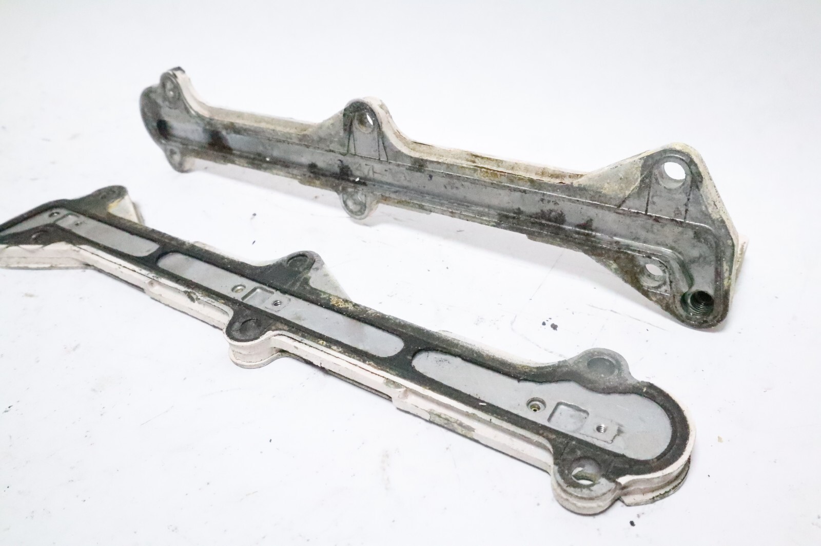 817787A 1 F2A404757 Force 70 85 90 Hp Outboard Cylinder Drain Reed Plate & Cover - Image 8