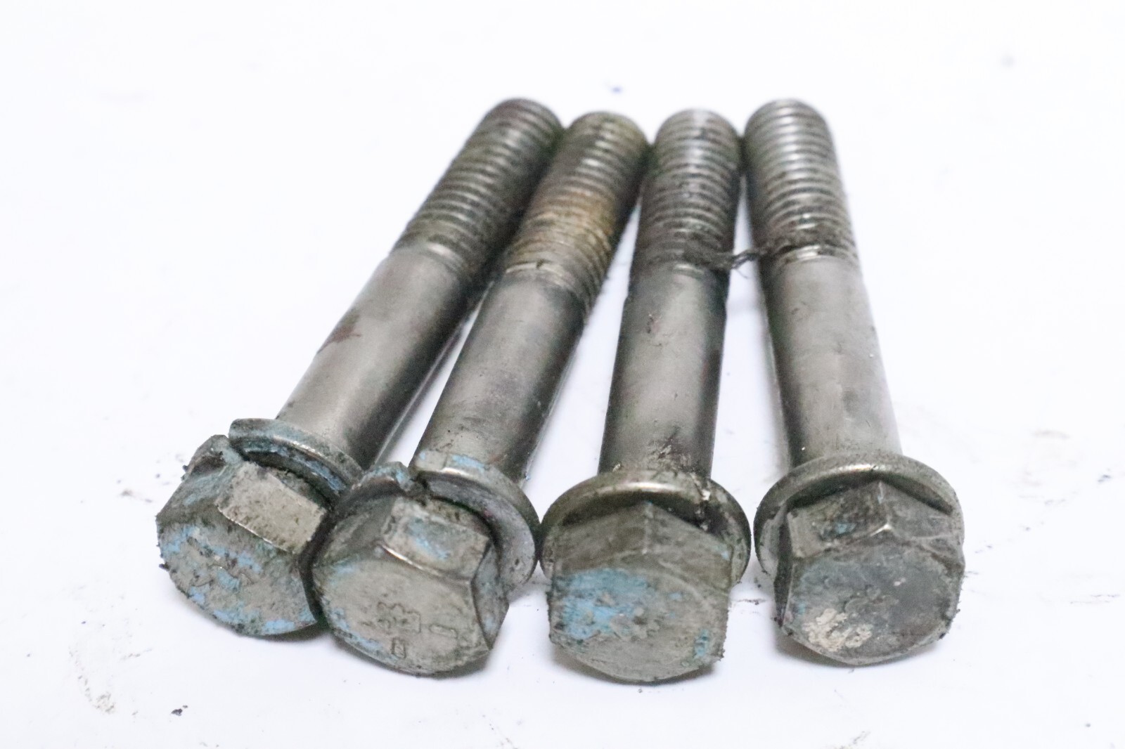 SET OF 4 JOHNSON EVINRUDE lower MOUNT SCREWS 0327052 327052 - Image 3