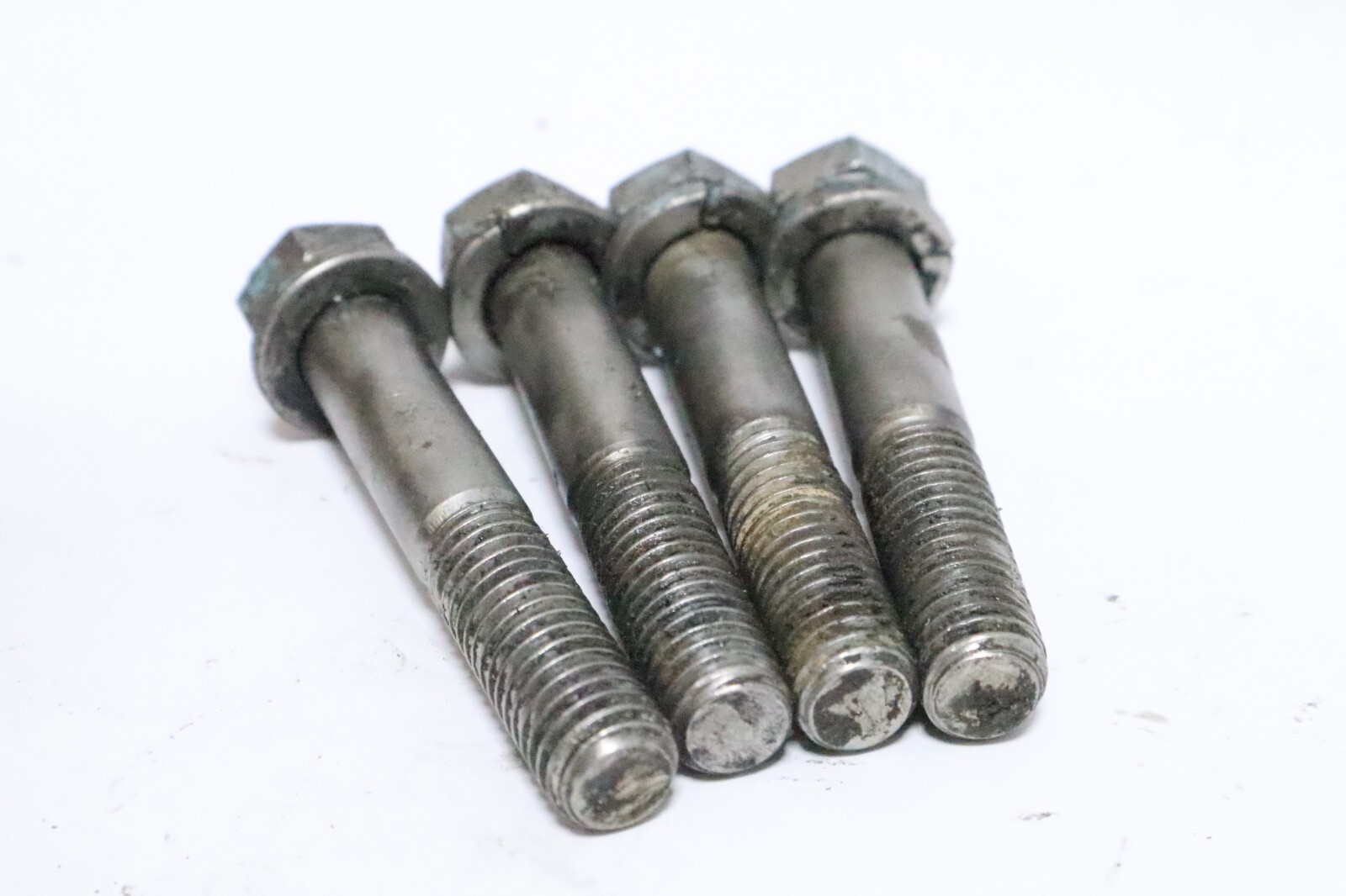 SET OF 4 JOHNSON EVINRUDE lower MOUNT SCREWS 0327052 327052 - Image 5