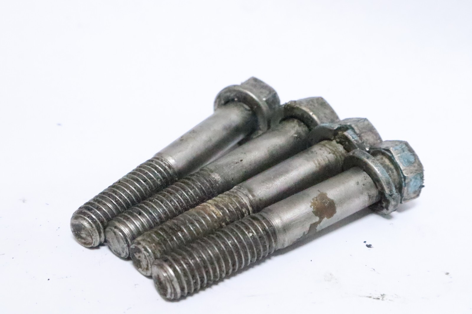 SET OF 4 JOHNSON EVINRUDE lower MOUNT SCREWS 0327052 327052 - Image 6