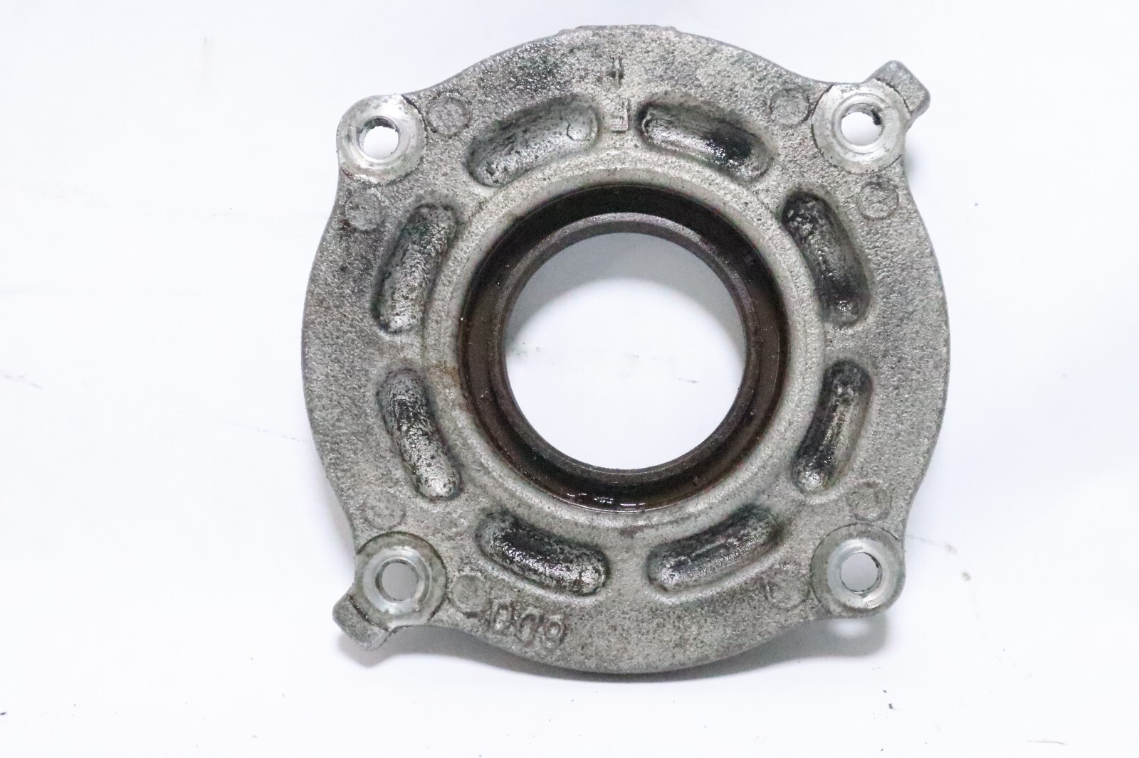 6D0-15359-00-94 Yamaha Z, LZ, VZ 200-300Hp Outboard Crankshaft Oil Seal Housing - Image 3