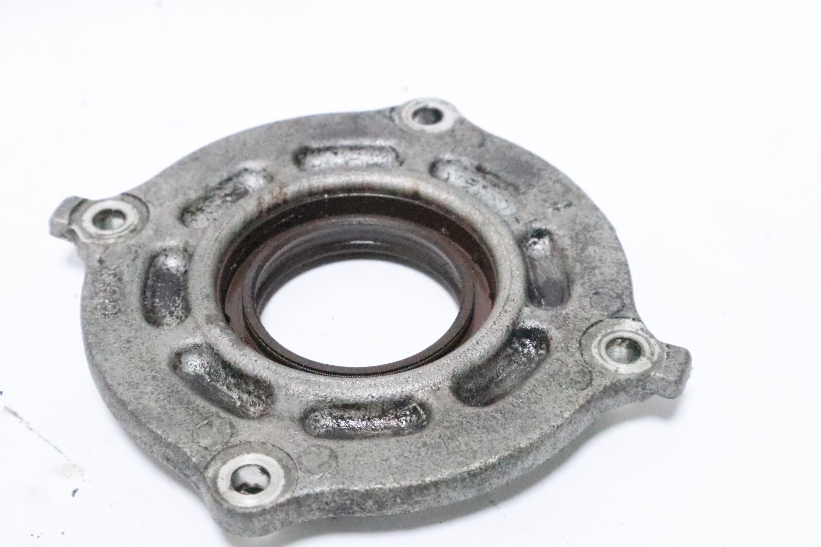 6D0-15359-00-94 Yamaha Z, LZ, VZ 200-300Hp Outboard Crankshaft Oil Seal Housing - Image 4