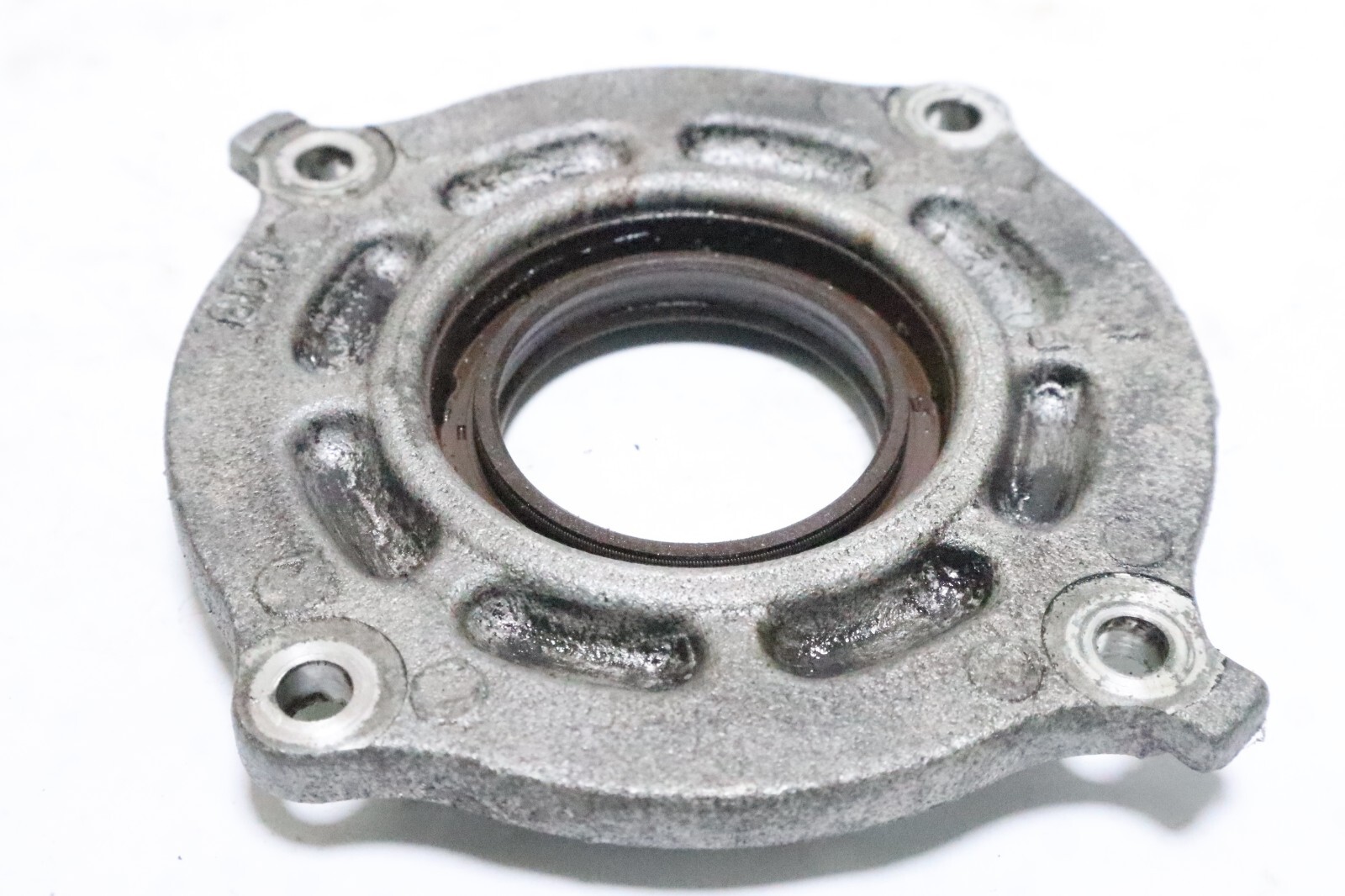 6D0-15359-00-94 Yamaha Z, LZ, VZ 200-300Hp Outboard Crankshaft Oil Seal Housing - Image 9