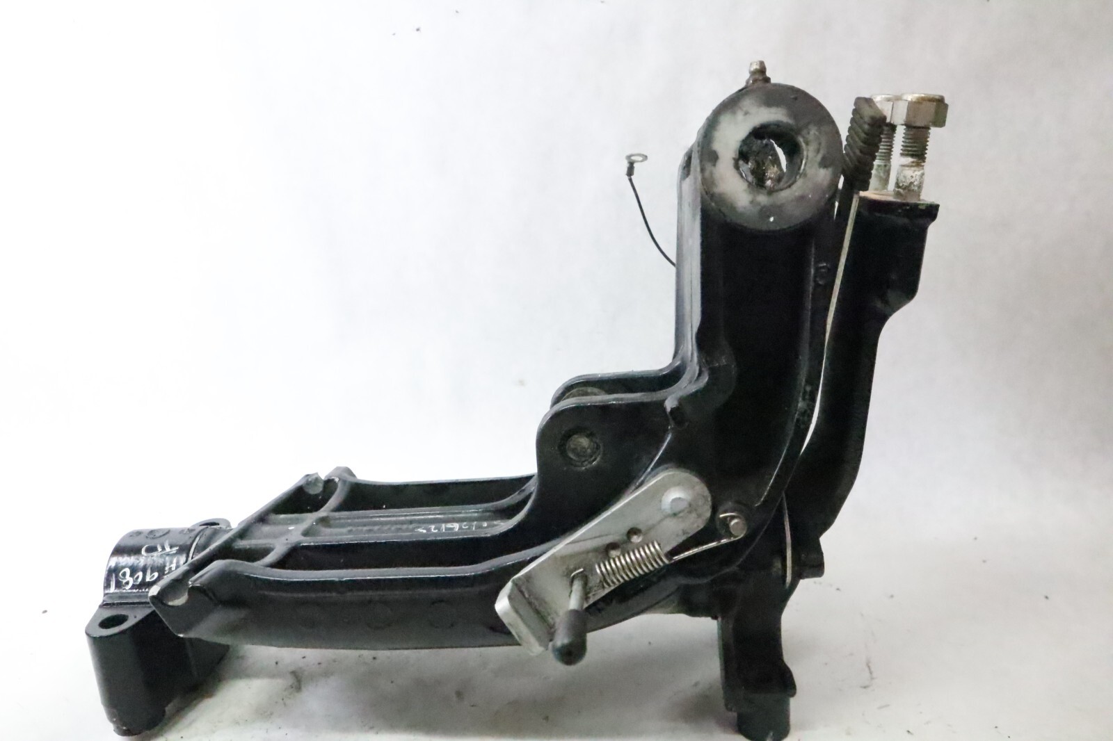 2010-2022 Nissan 25 30 HP mfs30b 4 Stroke Swivel Bracket Assembly PN 3AEQ623103 - Image 7