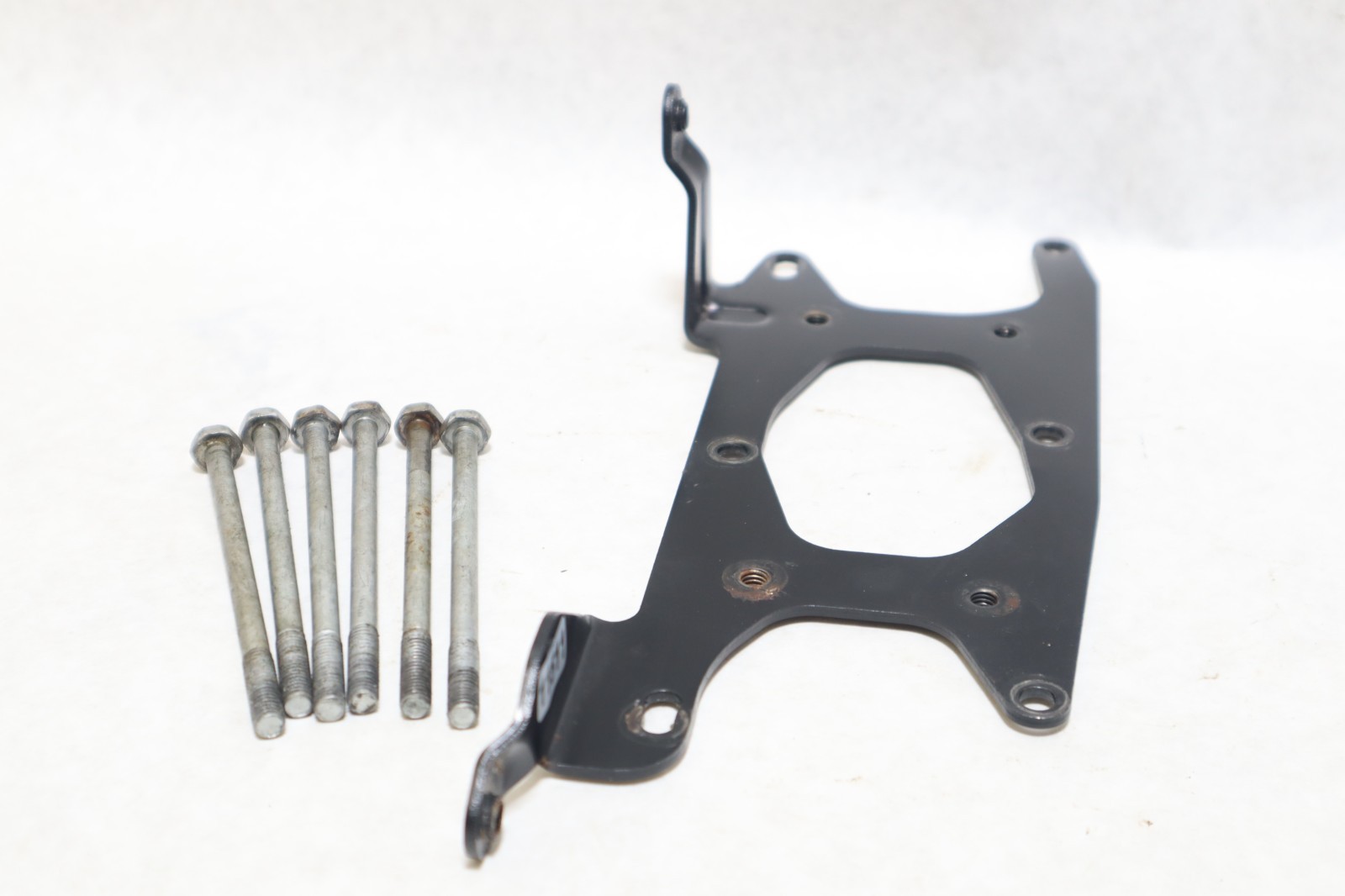 Yamaha 70 hp stay 6B0-14413-10-00 carb mount bolts (6) 97095-06095-00 - Image 4
