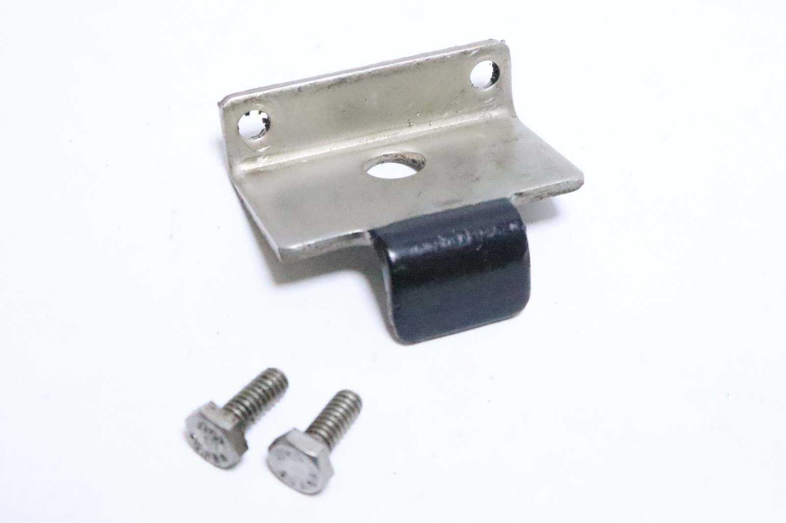 COWL RETAINER MERCURY TRACKER FORCE 35-125 HP 2 STROKE F663480-1