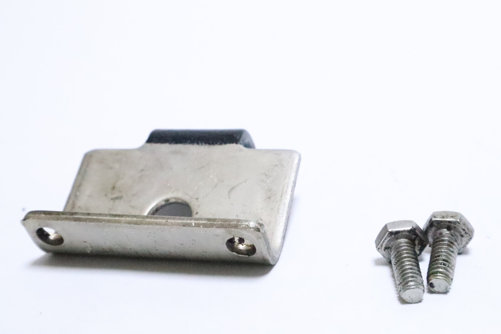 COWL RETAINER MERCURY TRACKER FORCE 35-125 HP 2 STROKE F663480-1 - Image 8
