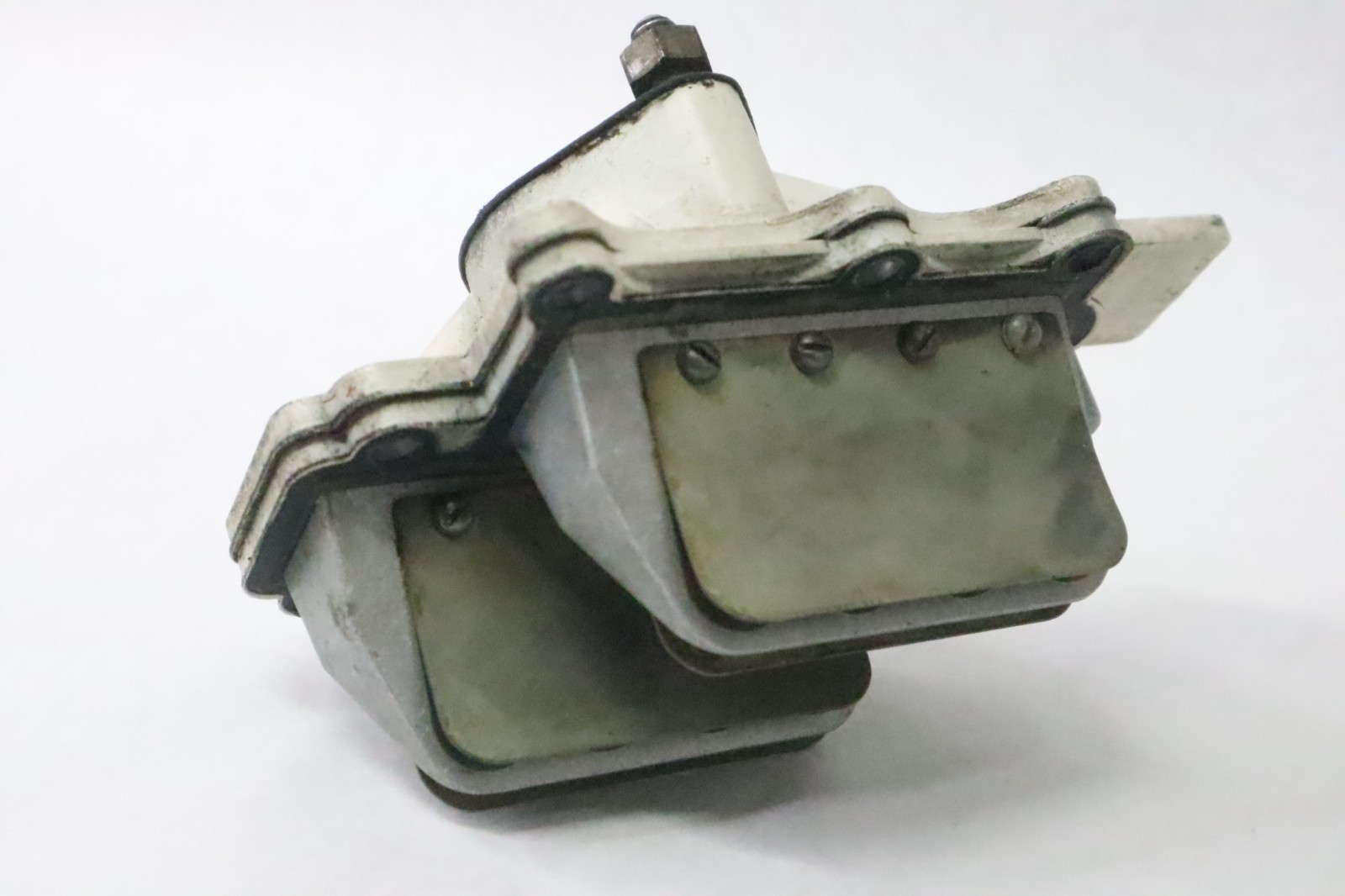 1970 72 Chrysler 35 hp 357hb Outboard intake manifold + reed valves 433158 - Image 5