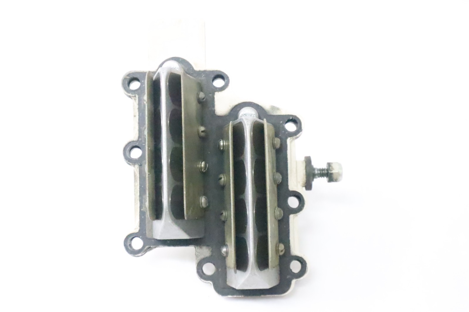 1970 72 Chrysler 35 hp 357hb Outboard intake manifold + reed valves 433158 - Image 6
