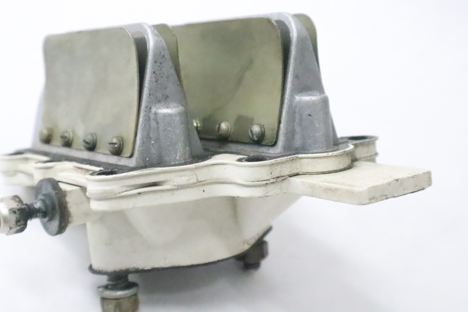 1970 72 Chrysler 35 hp 357hb Outboard intake manifold + reed valves 433158 - Image 8