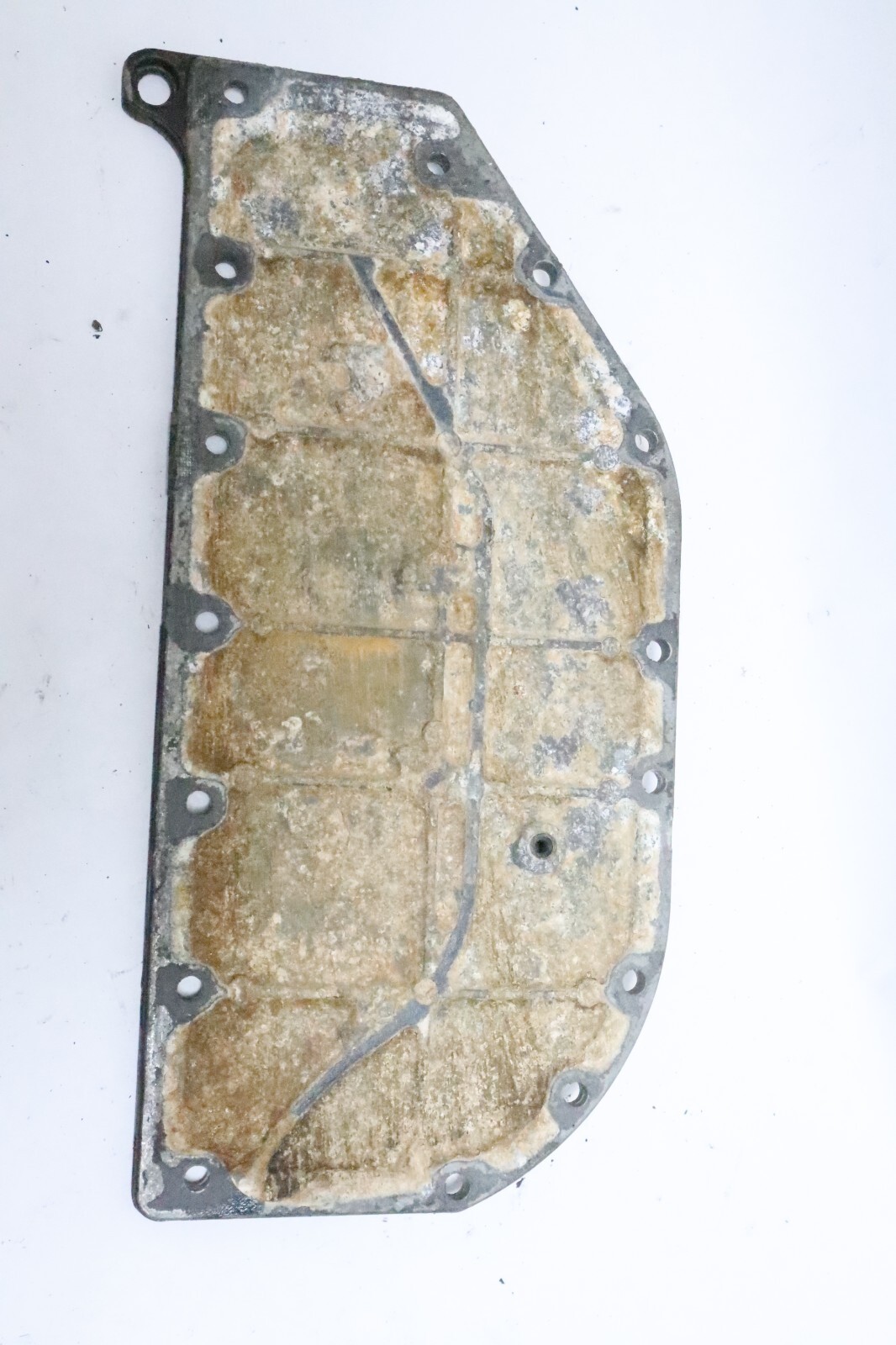 0329834 0343864 Evinrude Johnson 50-70 Hp Outboard Exhaust Manifold Cover - Image 7