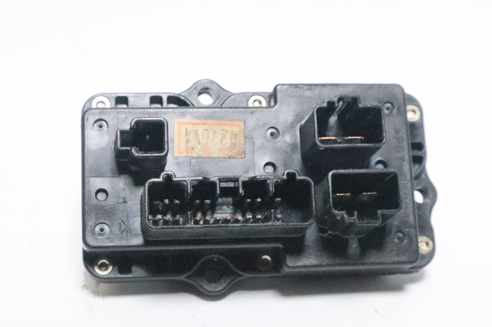 OEM YAMAHA FUSE BOX PN# 68F-82170-01-00 - Image 11
