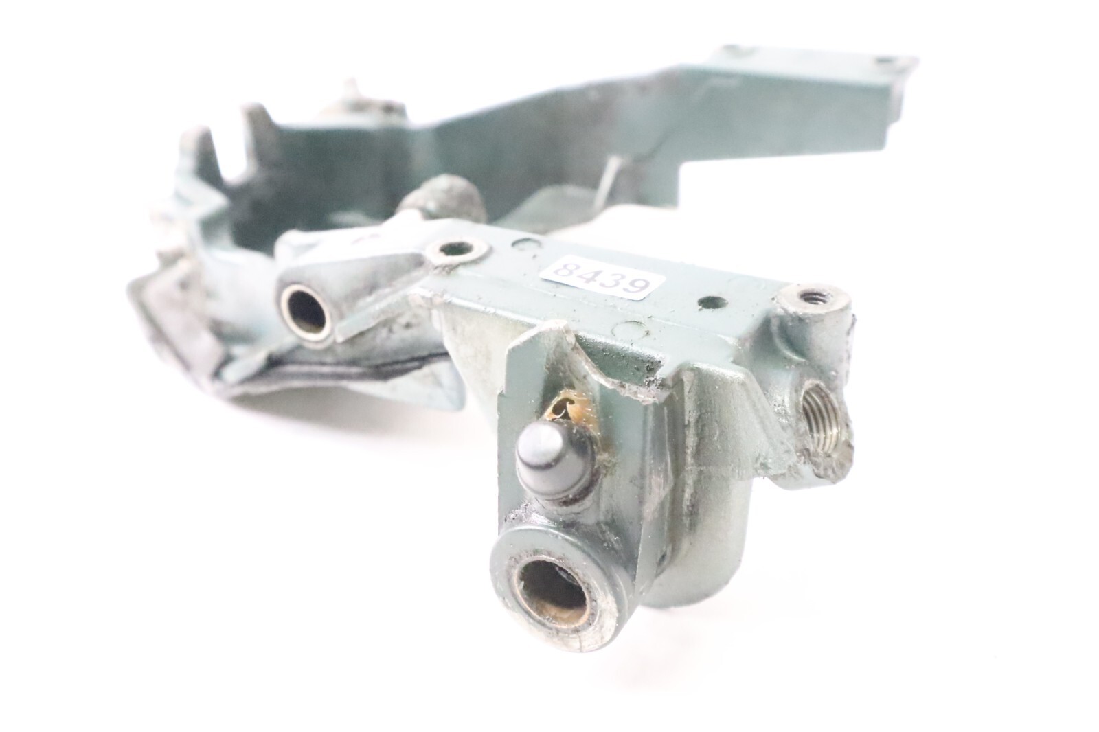 1984-1997 Yamaha 25 30 hp 648-44518-00-94 Outboard bracket comp - Image 4