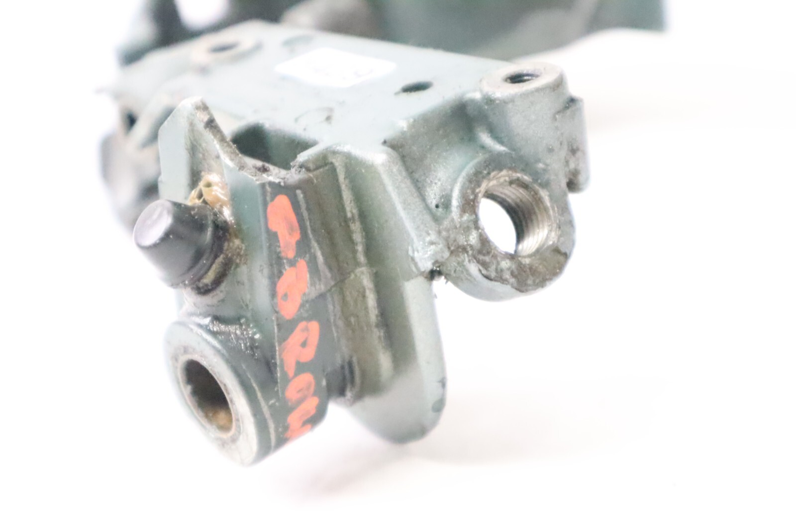 1984-1997 Yamaha 25 30 hp 648-44518-00-94 Outboard bracket comp - Image 16