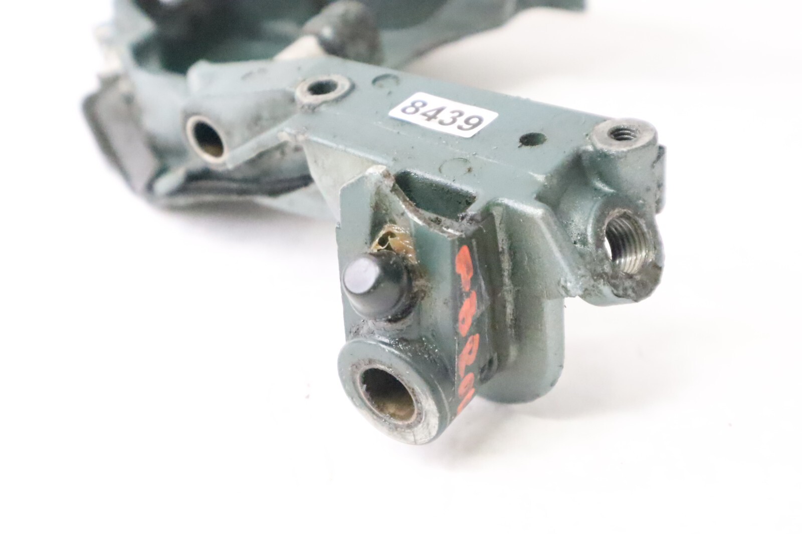 1984-1997 Yamaha 25 30 hp 648-44518-00-94 Outboard bracket comp - Image 17