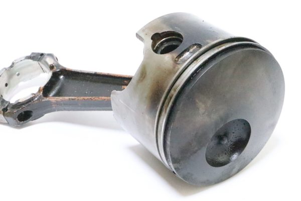 Evinrude ETEC 150hp outboard starboard piston and rod (5005443) USED - Image 2