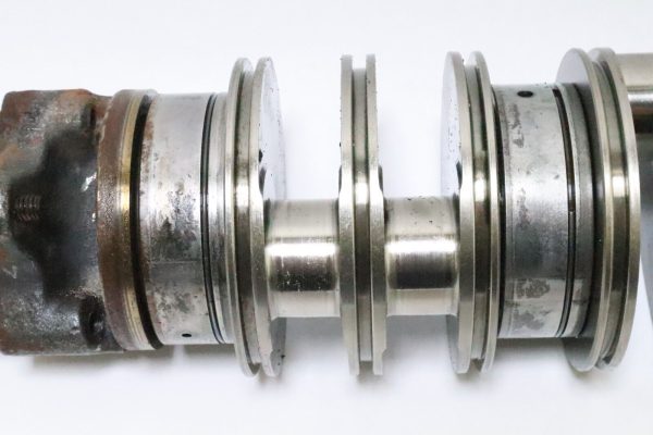 Johnson Evinrude Outboard 150hp Crankshaft 0438930 USED - Image 4