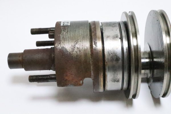 Johnson Evinrude Outboard 150hp Crankshaft 0438930 USED - Image 13