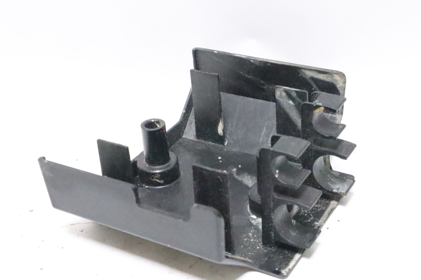 150/175/200 HP Yamaha Regulator Rectifier Cover Assy 1996-2009 64D-81942-00-00 - Image 8