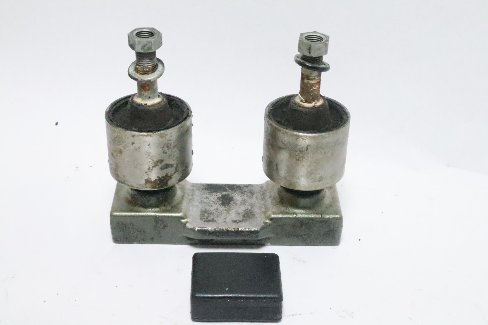 Suzuki DT 115 140 HP UPPER ENGINE MOUNT SET 54136-94503 54130-94501 - Image 5
