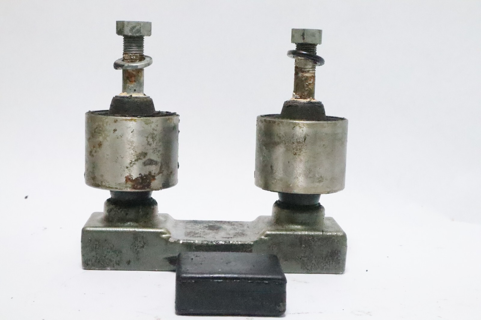Suzuki DT 115 140 HP UPPER ENGINE MOUNT SET 54136-94503 54130-94501 - Image 9