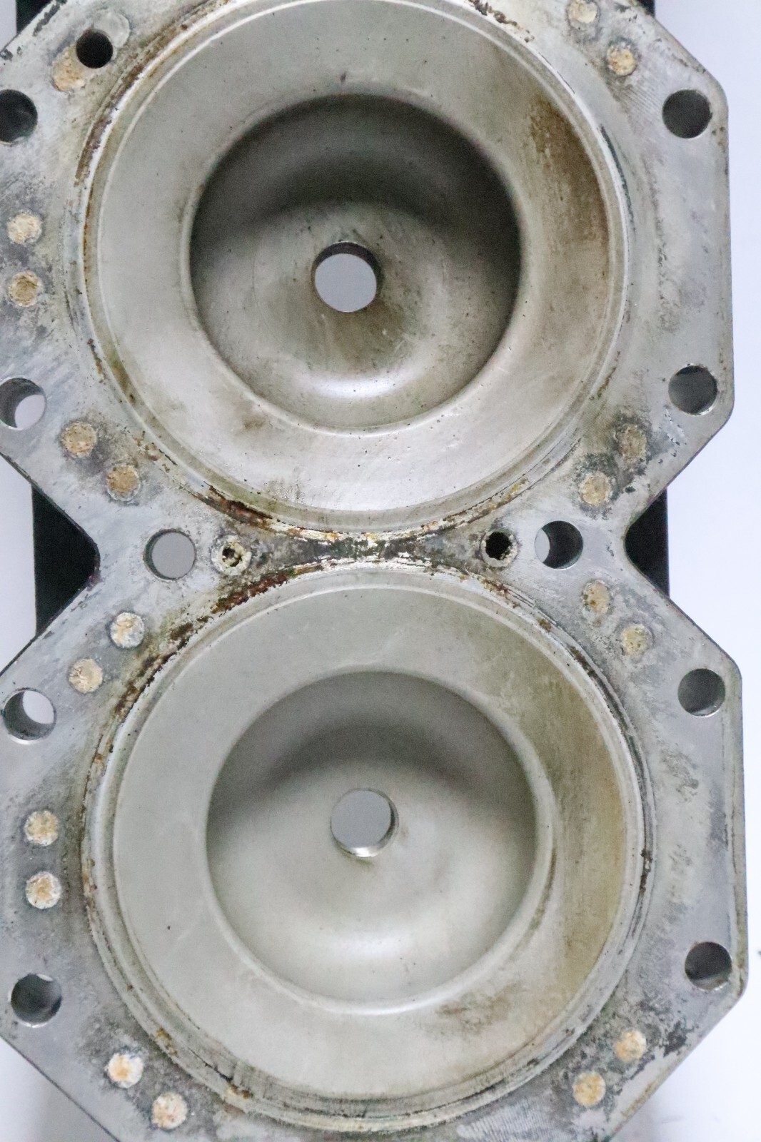 337548 Johnson Evinrude 1991-1998 Cylinder Head 150 175 HP - Image 9