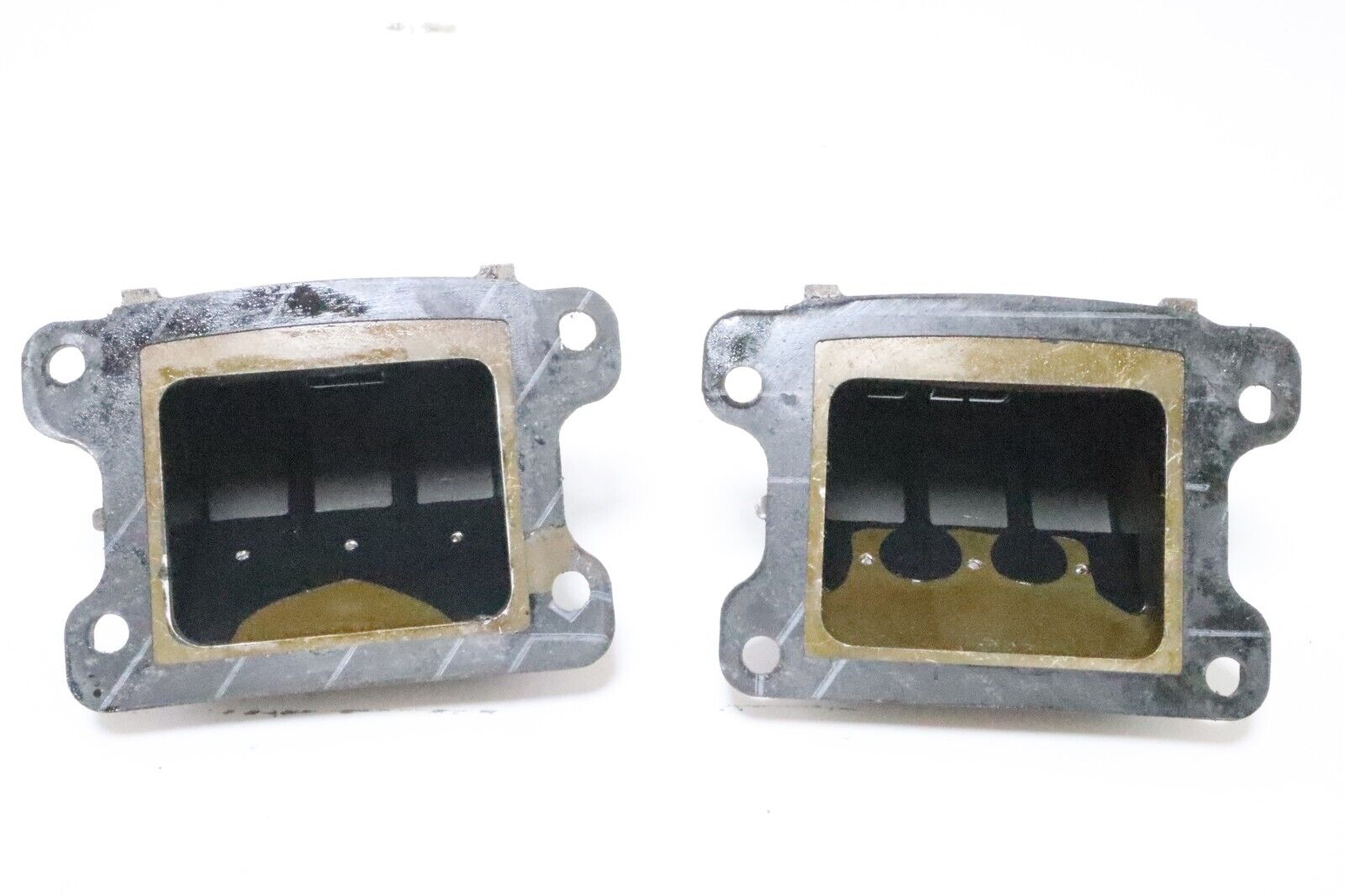 1990-1995 Yamaha Reed Valve Assembly 697-13610-00-00 USED - Image 2