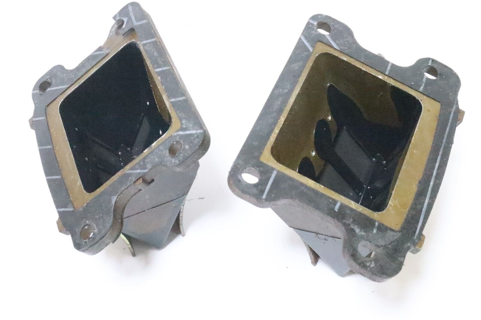 1990-1995 Yamaha Reed Valve Assembly 697-13610-00-00 USED - Image 4