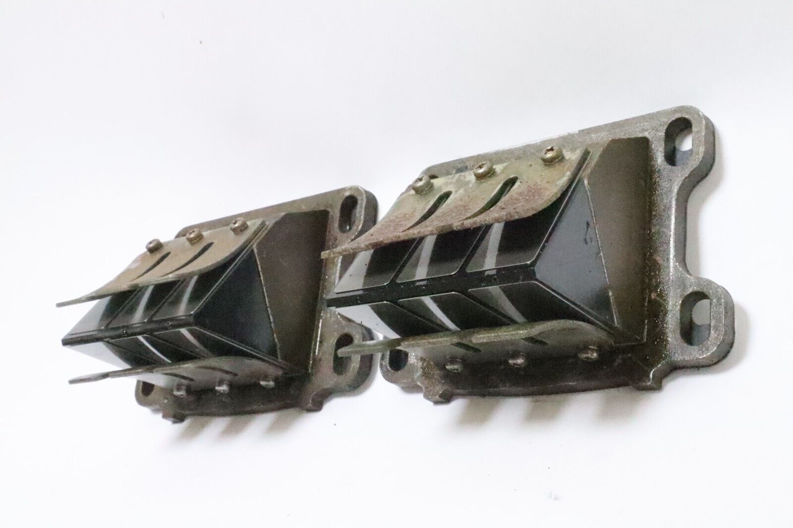 1990-1995 Yamaha Reed Valve Assembly 697-13610-00-00 USED - Image 7